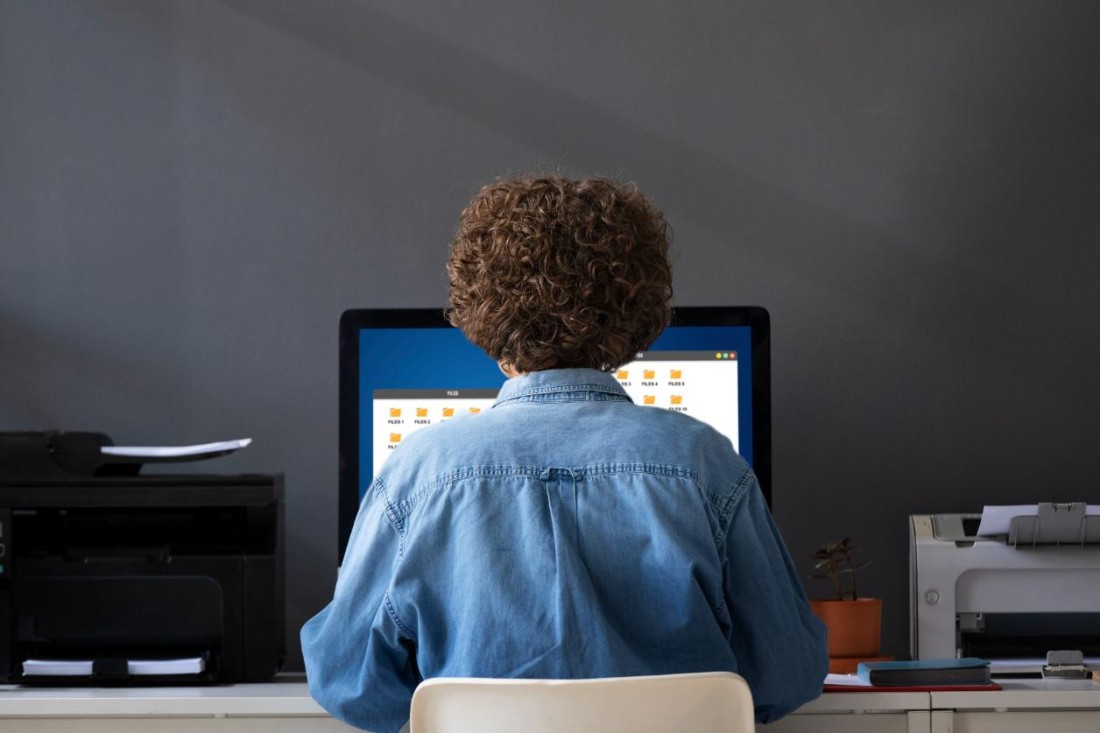 Dacă vreau să protejez ochii de oboseala la calculator, ce produs pot lua în considerare?