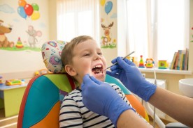 Demineralizarea dinților la copii și bebeluși: cauzele petelor albe, tratament și protecție pentru dinții de lapte