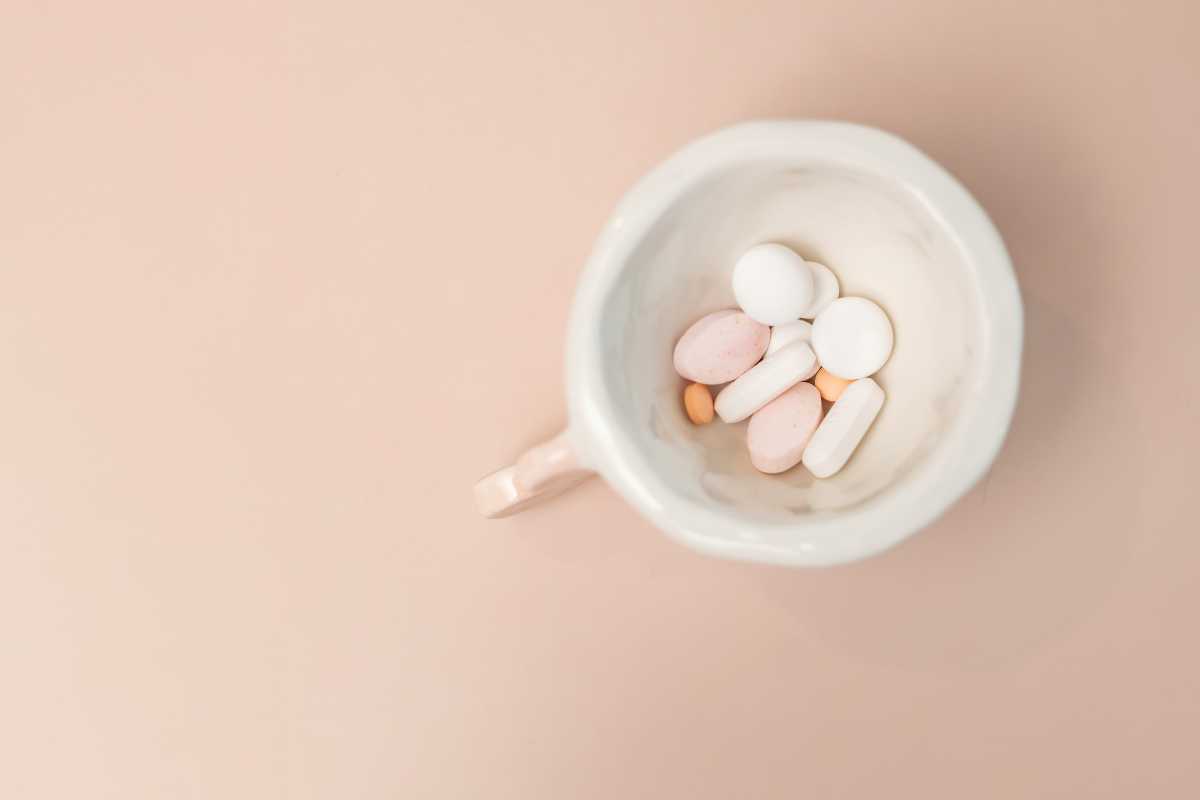 Tratament anticarcel - pastile pt. carcei si suplimente_Cana cu diverse suplimente si pastile